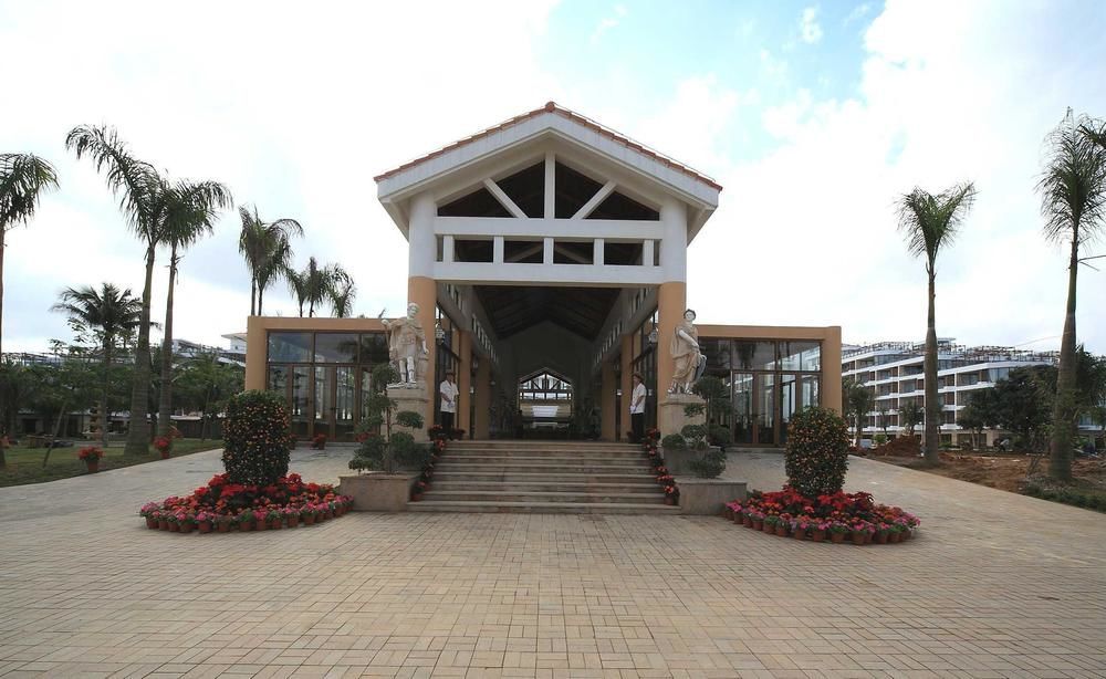Xinglong Old Banyan Hotel - Ваньнин Экстерьер фото