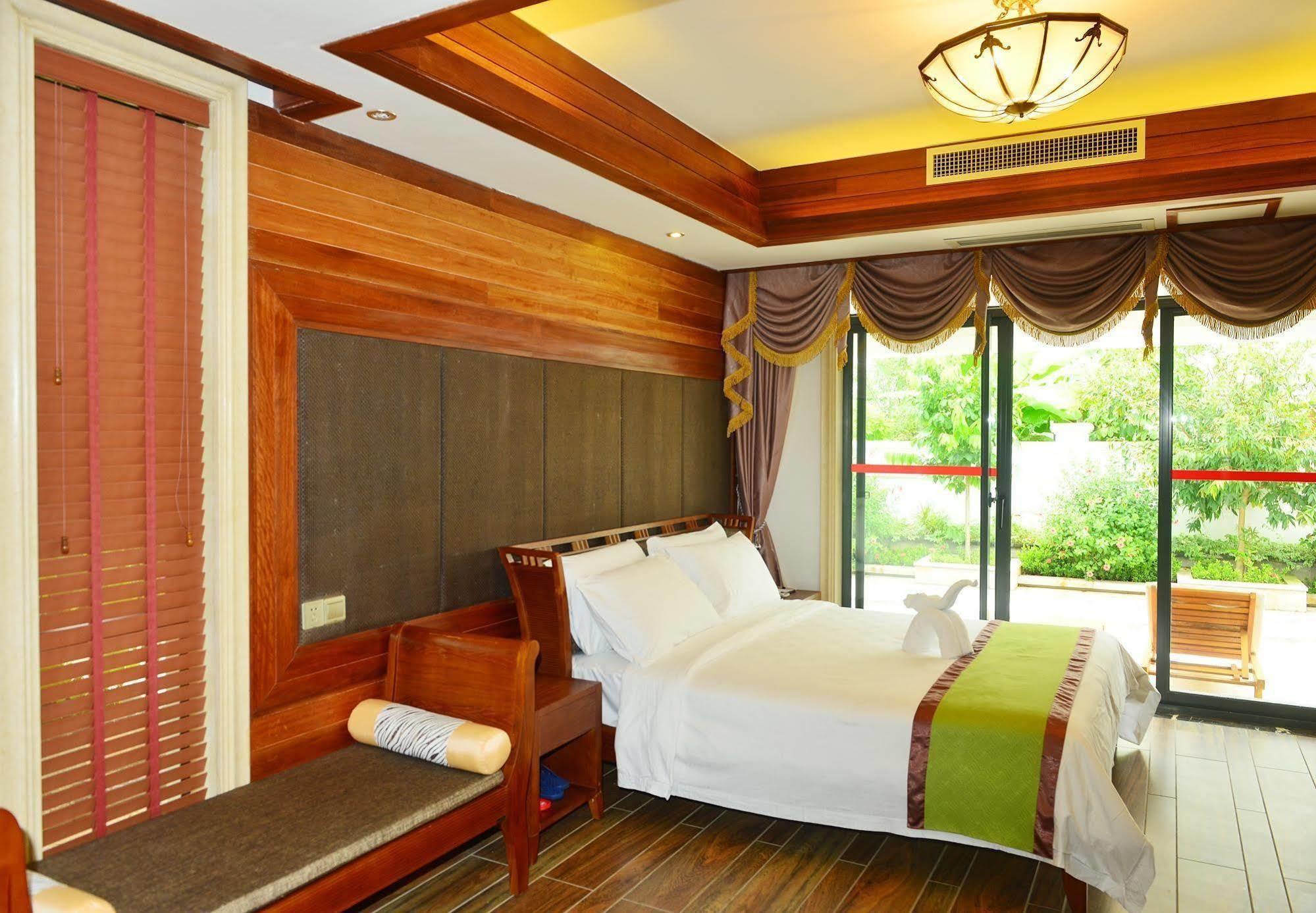 Xinglong Old Banyan Hotel - Ваньнин Экстерьер фото